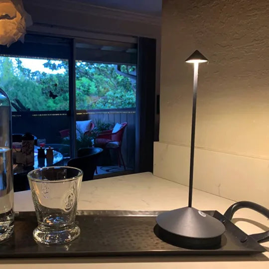 Kabellose LED Tischleuchte Mit Akku | Tragbar & Dimmbar