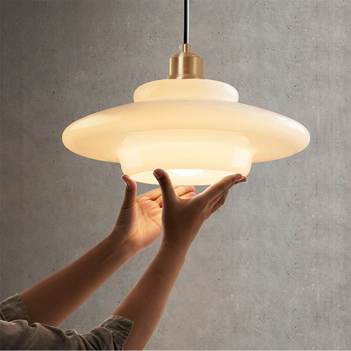 Weisse Glas Pendelleuchte Schweiz | Modernes Design & LED‑Akzentlicht
