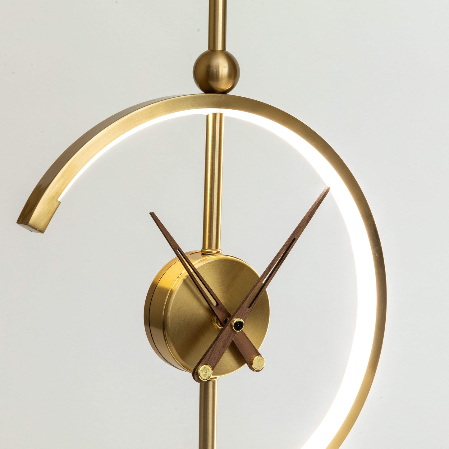 Luxuriöse Lampenuhr Schweiz – LED Nachttischlampe Mit Ladegerät
